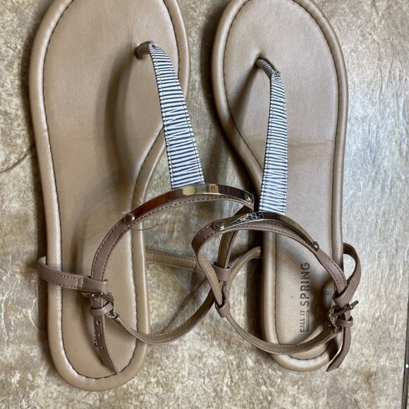 Call it Spring Aarenial Thong Sandals Size Womens 8 EUC Flat Gray White Tan Gold - Picture 4 of 6